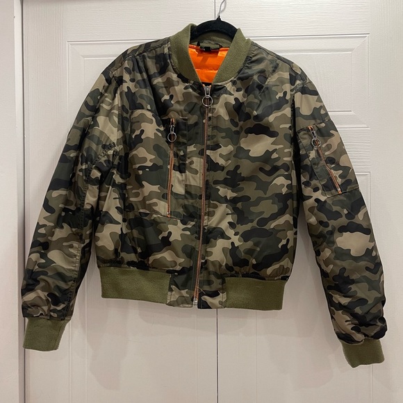 TOPSHOP CAMO BOMBER JACKET - Picture 1 of 5
